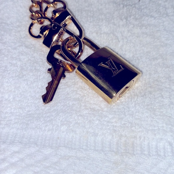 Louis Vuitton Lock and Key #323 Necklace - Picture 4 of 14
